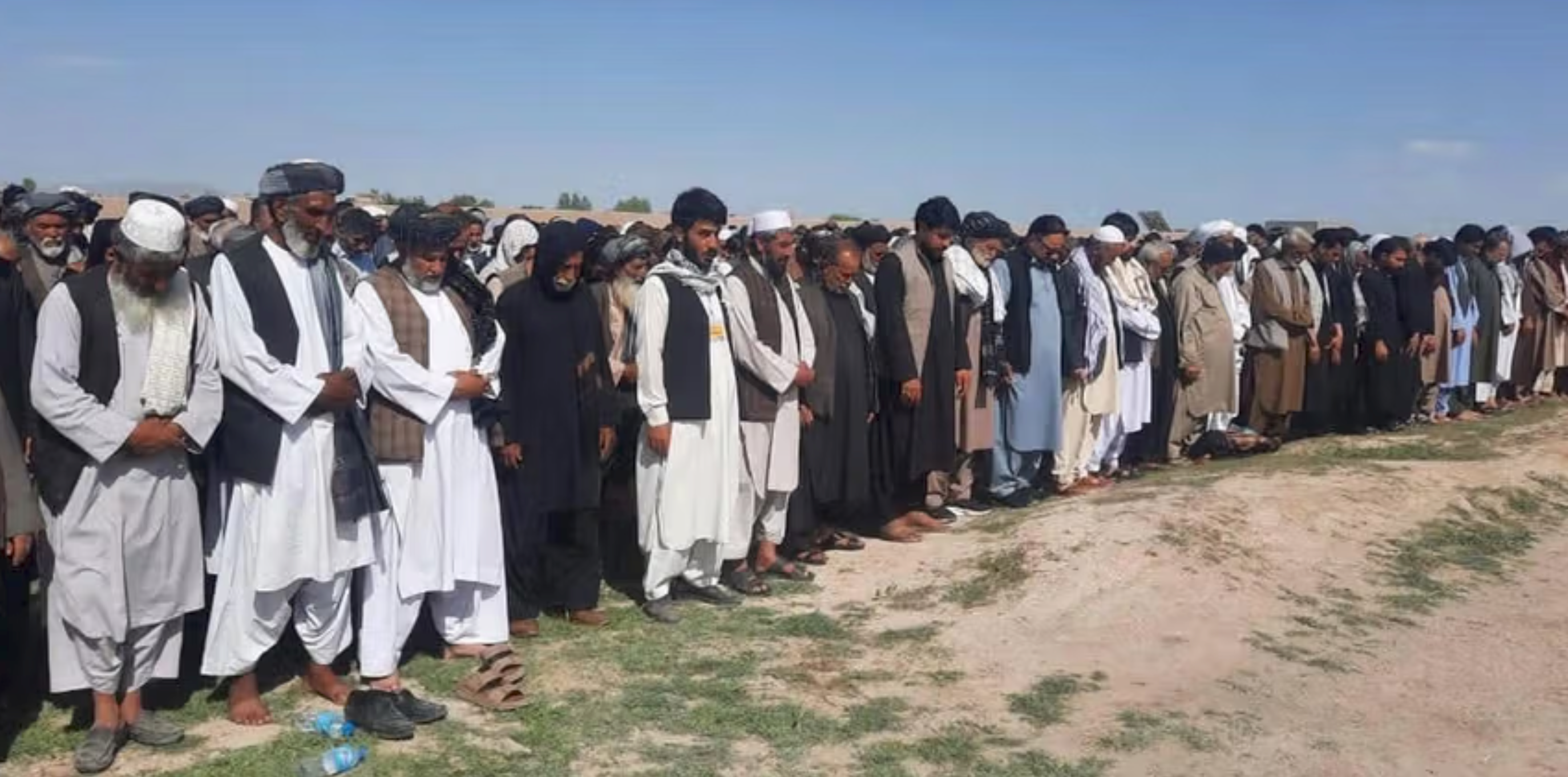 د هرات په انجیل کې شیعه او سني وګړو د وروستۍ پېښې د قربانیانو د جنازې لمونځ ګډ ادا کړ