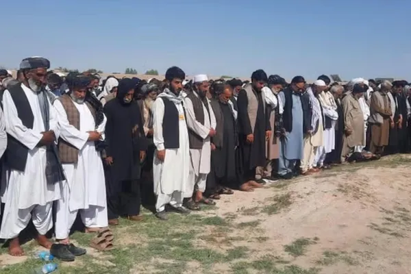د هرات په انجیل کې شیعه او سني وګړو د وروستۍ پېښې د قربانیانو د جنازې لمونځ ګډ ادا کړ