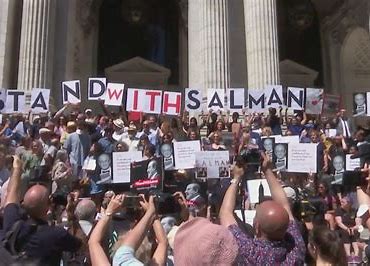 گردهمایی جامعه ادبی نیویارک برای حمایت از سلمان رشدی