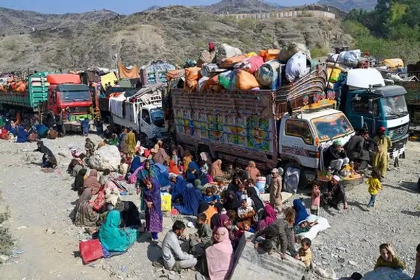 تېره ورځ له ایران او پاکستان نه تر ۳زره ډېر کډوال افغانستان ته ستانه شوي دي