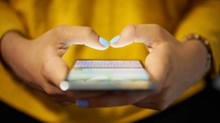 ټولنیزې رسنۍ او رواني روغتیا؛ د سکرین تر شا پټ حقیقت