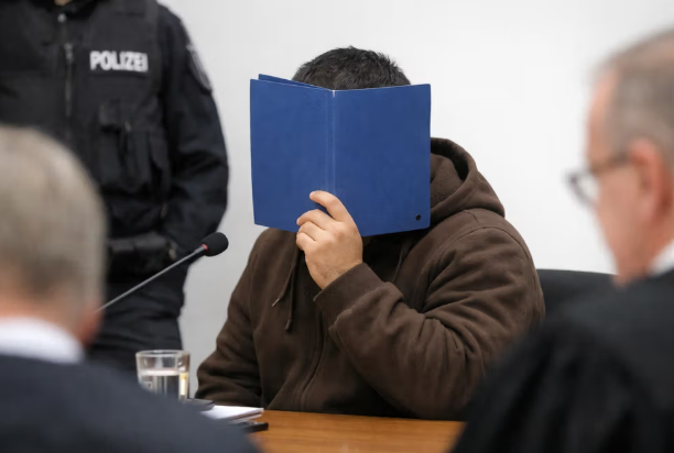محكمة في ألمانيا تحكم بالسجن المؤبد على رجل أفغاني بتهمة قتل زوجته