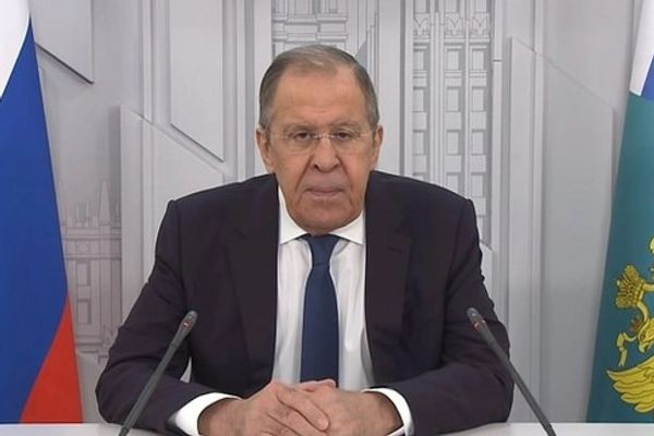 وزير الخارجية الروسي: لقاء بوتين وزيلينسكي مشروط ببحث "شرعية" الرئيس الأوكراني