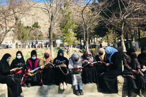 Afghan Girls Gather Infront of Kabul University in Symbolic Protest Against Taliban’s Ban