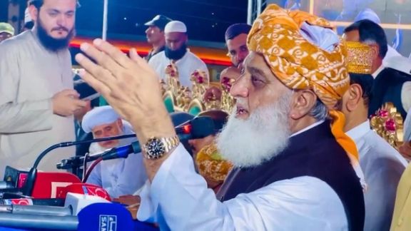 مولانا فضل الرحمان: په پاکستان کې د بریدونو پړه دې پر افغانانو نه اچول کیږي