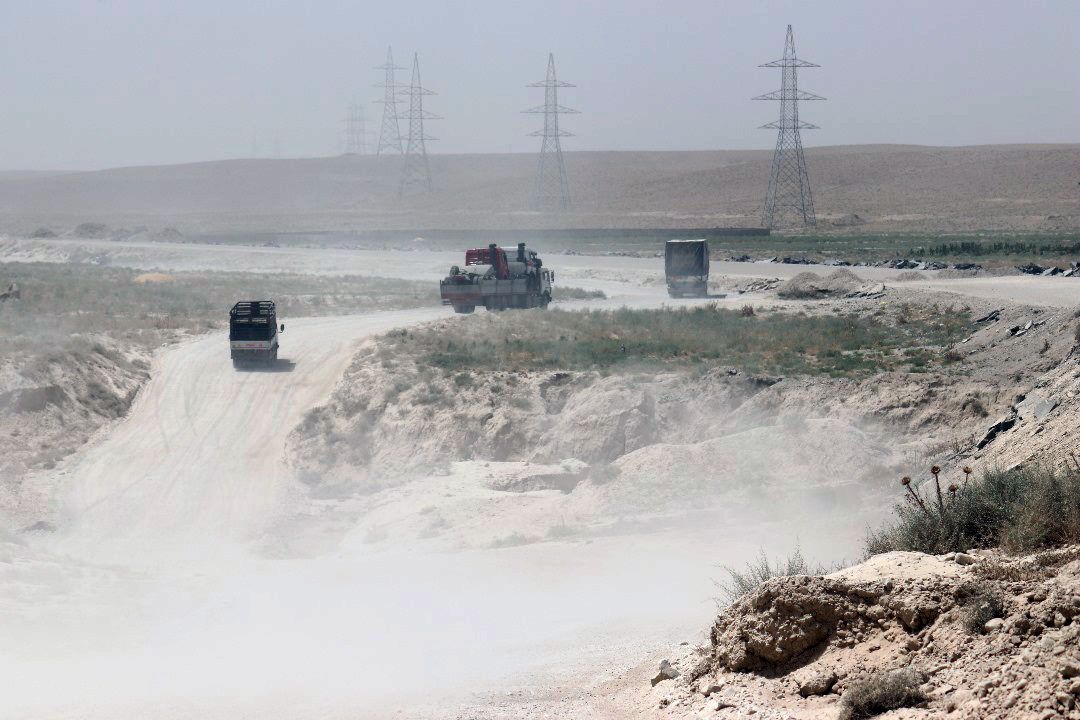 د کابل – کندهار پر لویه لار موټر چلوونکي د سړک له خرابوالي څخه شکایت کوي