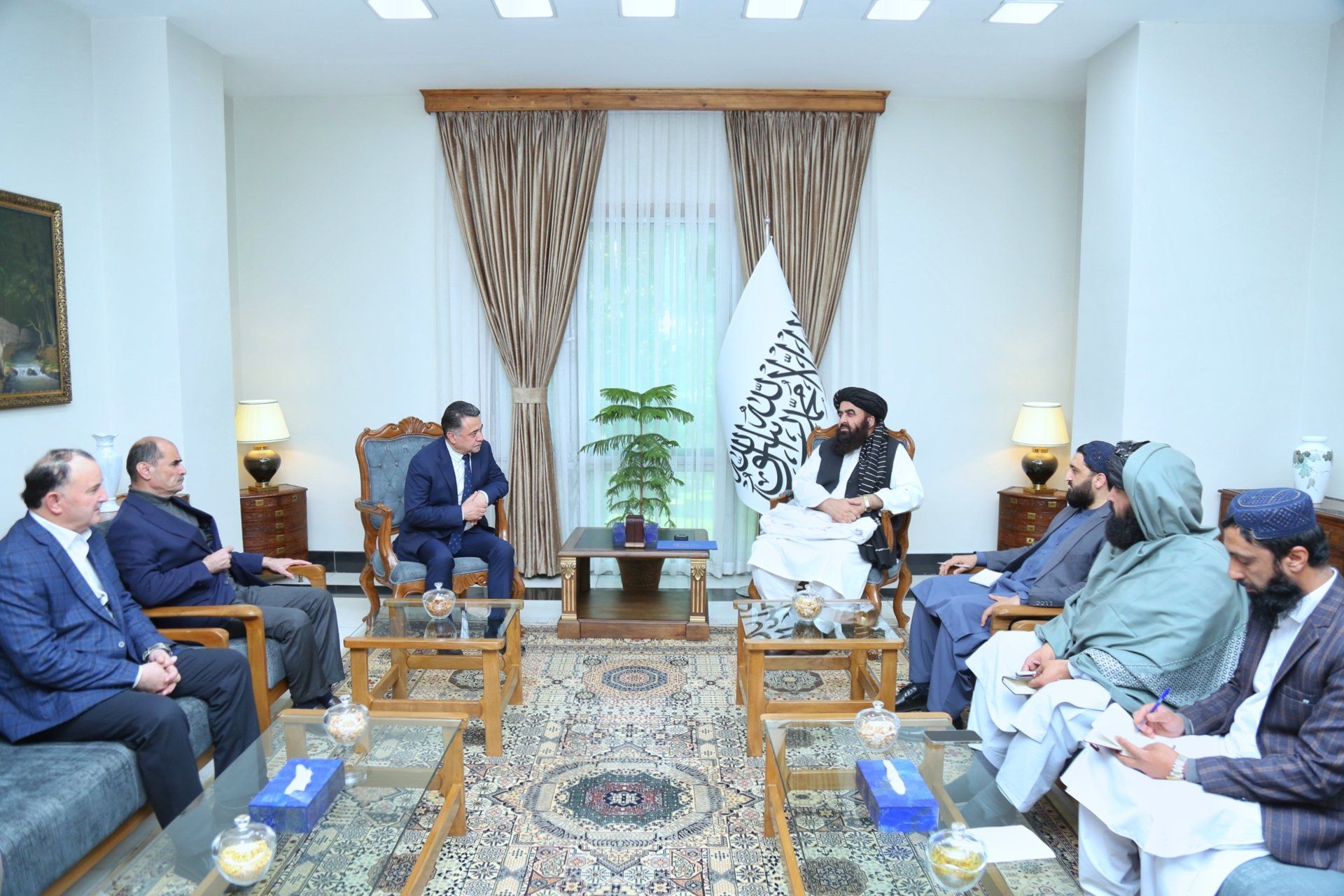 متقي له تاجکستان سره د دوستانه اړیکو د پراخولو غوښتنه کړې 