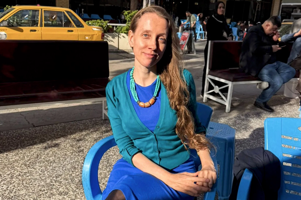 تر یوې اونۍ لادرکۍ وروسته؛ په عراق کې تښتول شوې امریکایي خبریاله خوشې شوه