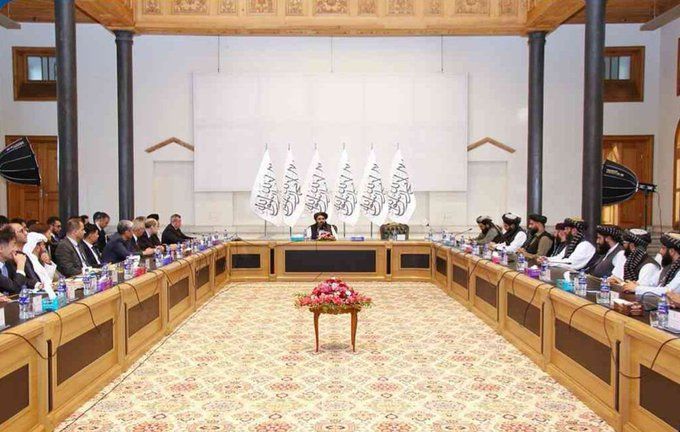 امیرخان متقی: کشورهای میزبان مهاجران افغان به تعهدات حقوق بشری خود پایبند باشند