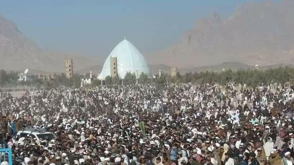 طالبان ادعا کردهاند که جمعیت بزرگی از مردم در مسجد عیدگاه قندهار با امامت مولوی هبتالله آخوندزاده، امیرالمومنین این گروه نماز عید را ادا کردهاند.