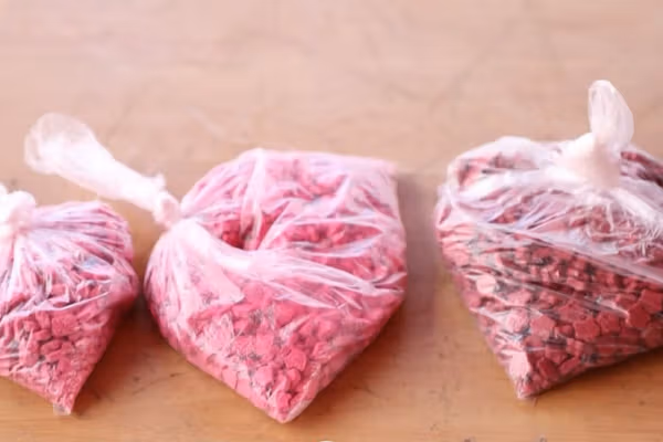 په دوو جلا عملیاتو کې؛ طالبانو په کابل کې څلور غله او نشهیي ټابلېټونه نیولي دي