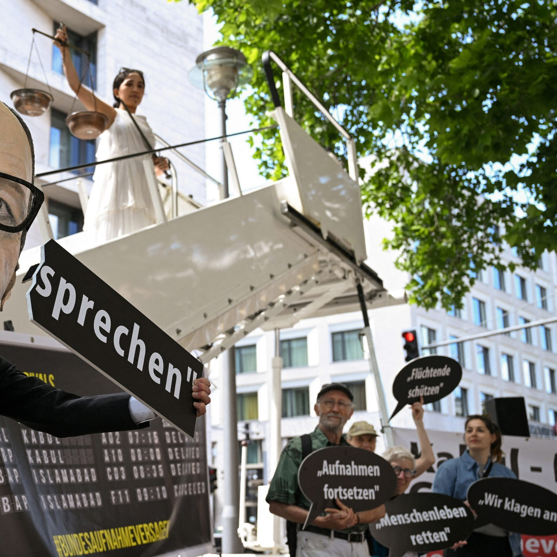 ۱۸۰ افغانې کورنۍ د جرمني د ژمنلیکونو لغوه کېدو پرضد د برلین په محکمو کې مبارزه کوي