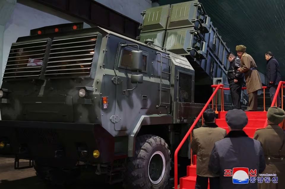 کیم جونگ اون از یک کارخانه اسلحه‌سازی کوریای شمالی دیدن کرد