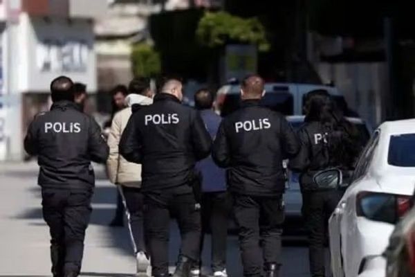 د ترکیې پولیسو ۳۲ افغان کډوال د فاضله موادو په یوه ټانکر کې نیولي دي