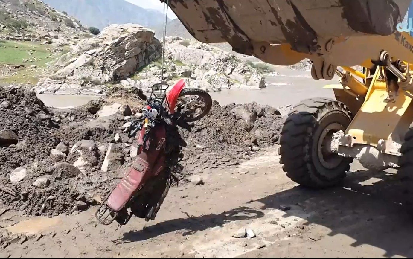 طالبان از تلفات جانی و خسارات فراوان مالی در پی سیلاب در بدخشان خبر داد