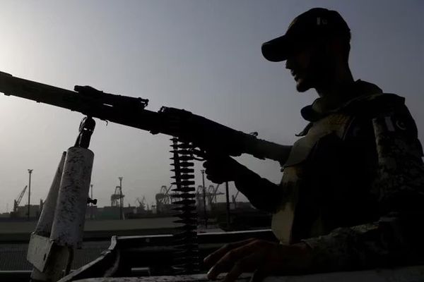 الجيش الباكستاني في حالة تأهّب على طول خط ديورند بعد اشتباكات مع طالبان