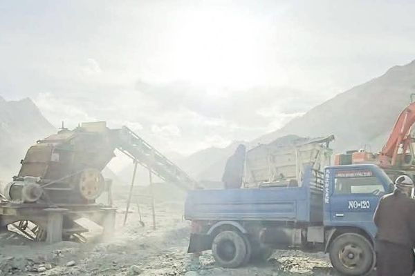 طالبانو له واخان ولسوالۍ څخه د چین تر پولې د ۵۰ کیلو متره خام سړک چارې بشپړې کړې