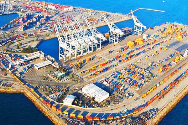 بسته ماندن مرز افغانستان؛ پاکستان کالای خود را از طریق ایران به آسیای میانه صادر میکند