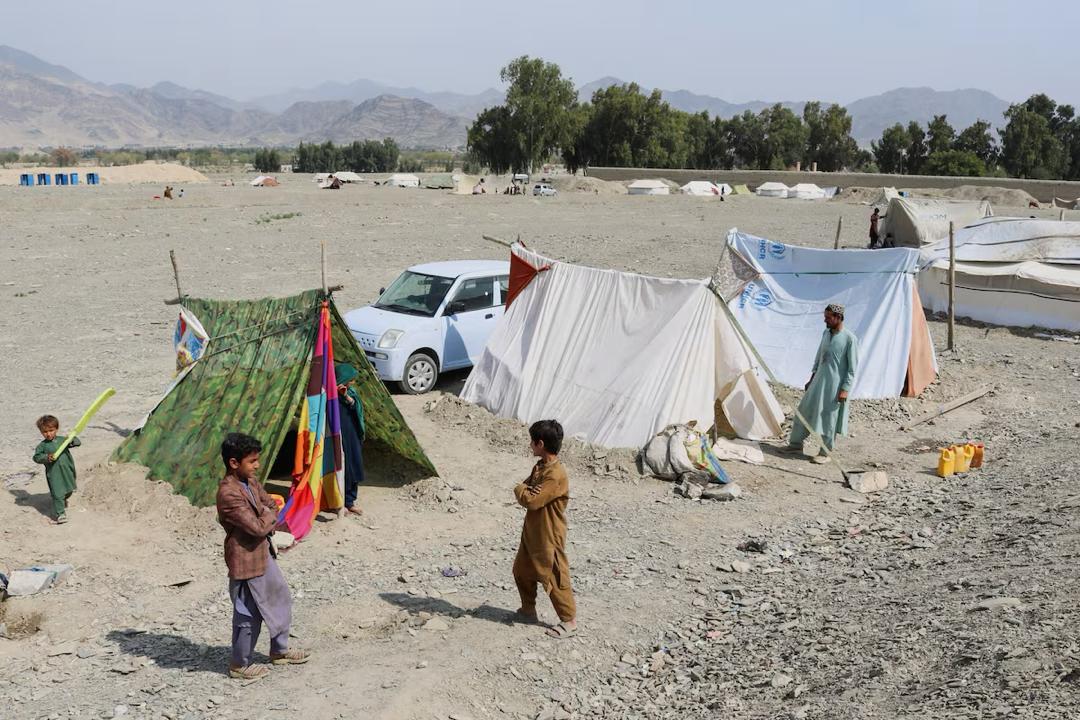 د طالبانو او پاکستان ترمنځ نښتو سلګونه کورنۍ بې‌ځایه کړې دي