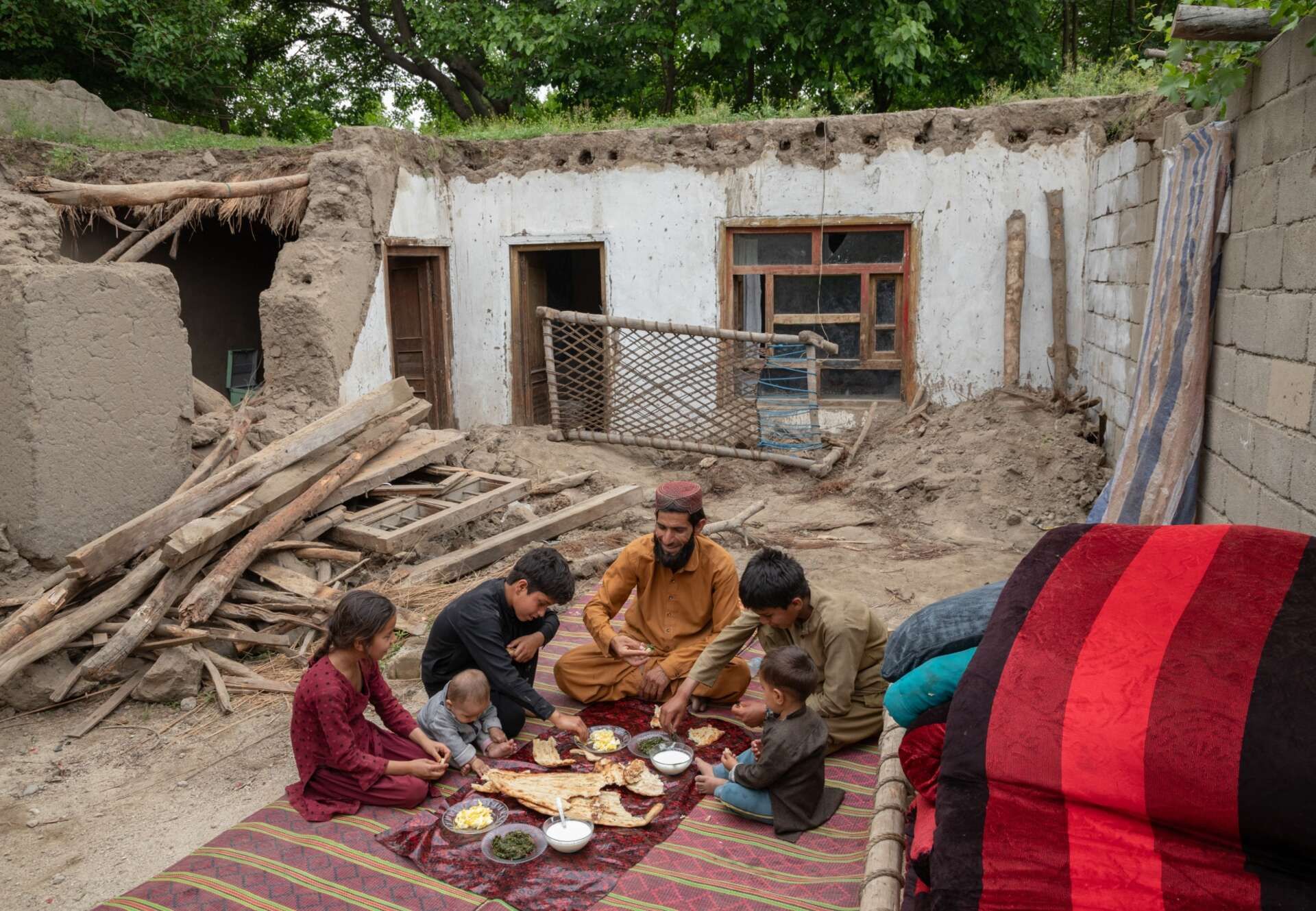  بشري کړکېچ؛ د امریکا د مرستو کمېدو د میلیونونو افغانانو ژوند له ګواښ سره مخ کړی