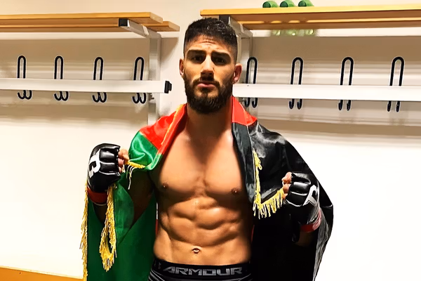 الیاس یعقوبی، مبارز امامای افغانستان، در برابر رقیبی از آلمان قرار میگیرد