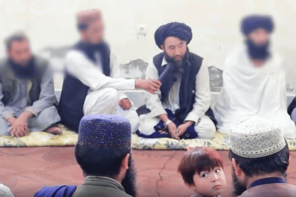 لانګ وار ژورنال: د سوریې نوي حکومت د القاعدې وسلهوال د پوځ په لیکو کې شامل کړي