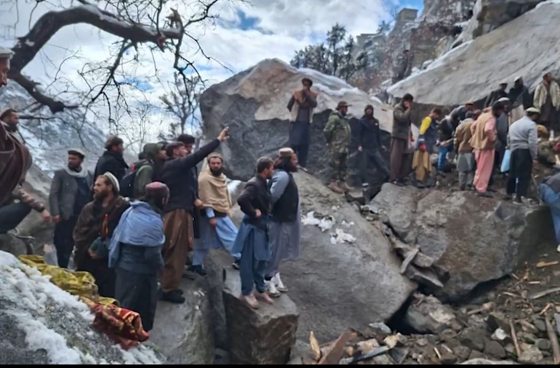 طالبان په درېیمه ورځ هم نه دي توانېدلي چې نورستان کې تر کمرونو لاندې جسدونه راوباسي