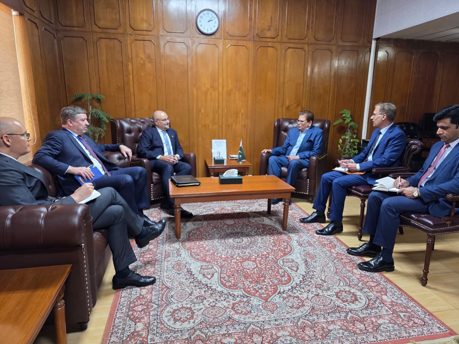 نمایندگان ویژه اتحادیه اروپا و پاکستان برای افغانستان درباره تهدید تروریسم گفت‌وگو کردند