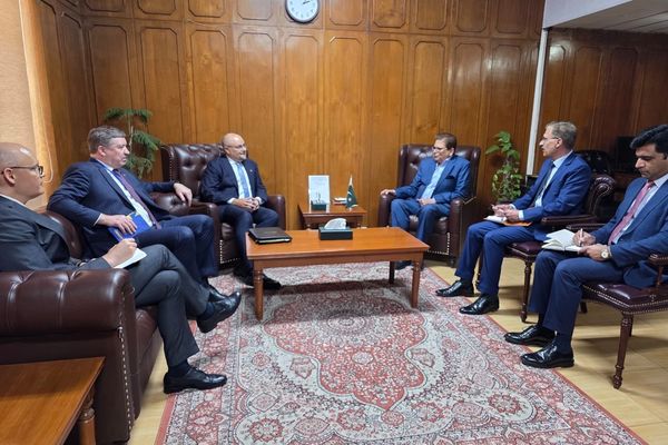 نمایندگان ویژه اتحادیه اروپا و پاکستان برای افغانستان درباره تهدید تروریسم گفتوگو کردند