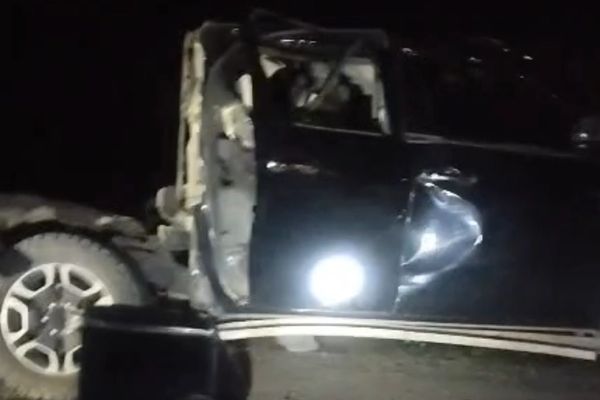 په کوهاټ کې پر یوه موټر چاودنې کې یوه دولتي کارکوونکی وژل شوی او څلور نور ټپیان دي
