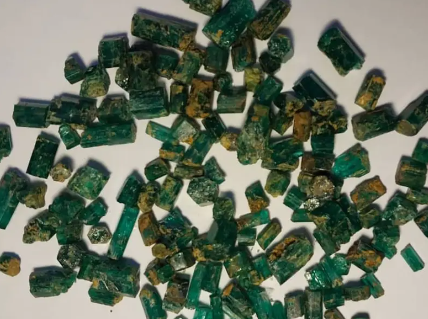 طالبان از فروش بیش از ۵۰ هزار قیراط زمرد پنجشیر به ارزش بیش از سه‌ونیم میلیون دالر خبر داد