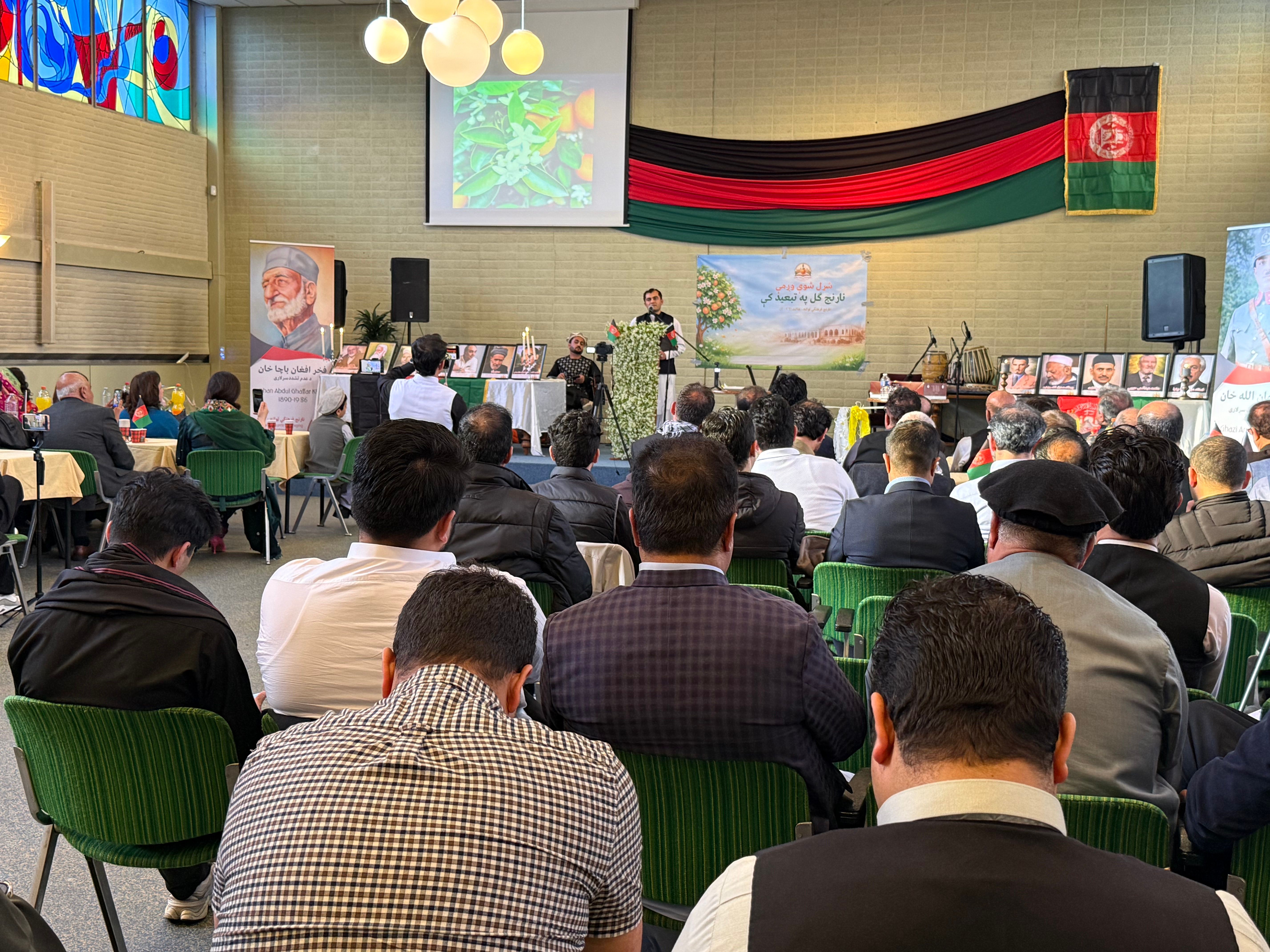 شړل شوې وږمې؛ هالنډ کې اروپا مېشتو افغان فرهنګیانو د نارنج ګل دودیزه مشاعره ترسره کړه