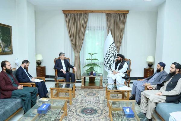 امیرخان متقي د ترکیې د یوه خیریه بنسټ د بشري ډیپلوماسۍ له مسوول سره کتلي