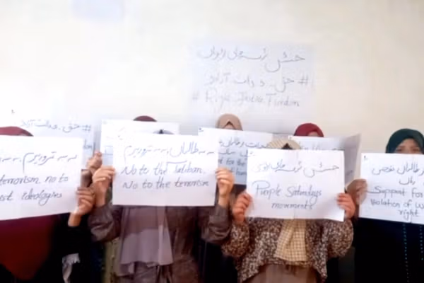 د معترضو ښځو یو غورځنګ: هرات کې د «بېحجابۍ» په نوم د ښځو نیول د انساني کرامت خلاف کړنه ده