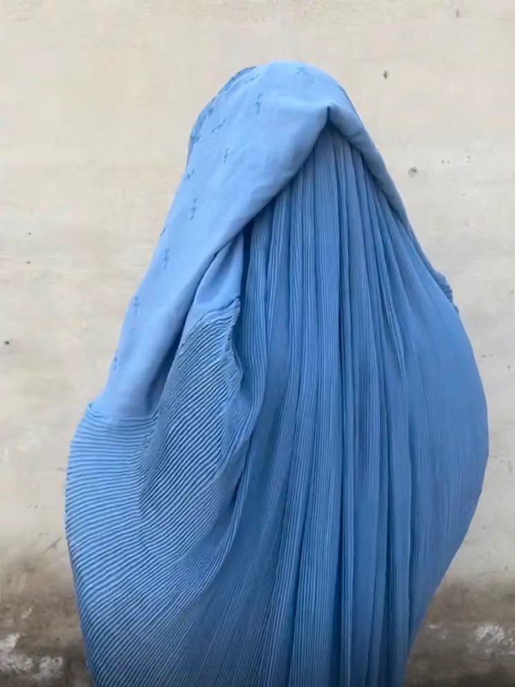 شوارع خالية من النساء.. "آرزو" تروي قصة قندهار المتغيرة