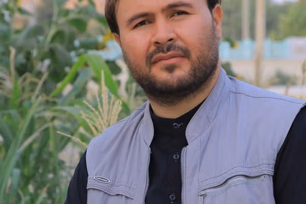 طالبان در بلخ سید سکندر بامداد، شاعر و فعال فرهنگی را «بازداشت کرده است»