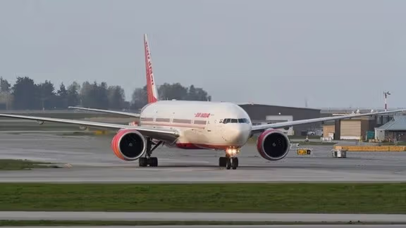 پاکستان پر هندي الوتکو د خپل هوایي حریم بندیز تر یوې بلې میاشتې پورې وغځاوه