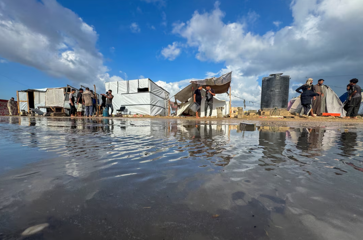 د غزې کړکېچ؛ اسراییل له سختو بارانونو سره هم‌ مهاله په غزې هوايي بریدونه کړي