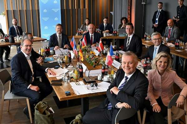 وزیران داخله ۶ کشور اروپایی: اخراج مهاجران به افغانستان و سوریه از سرگرفته شود