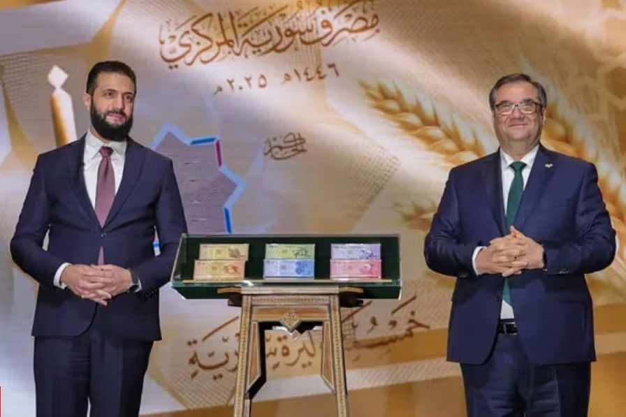 یک‌سال پس از سقوط اسد؛ سوریه از اسکناس‌های جدید بدون تصاویر خاندان اسد رونمایی کرد 