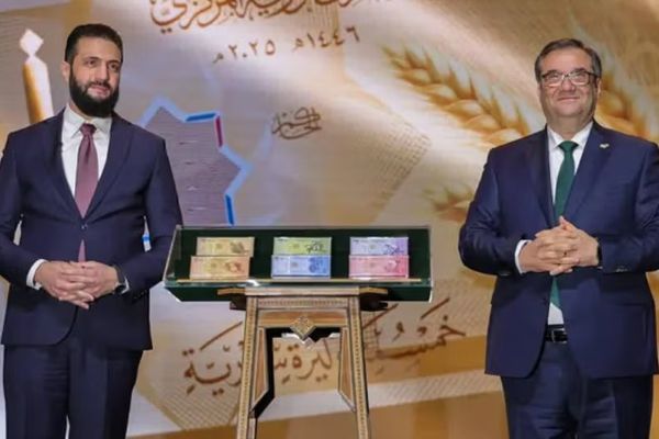 یکسال پس از سقوط اسد؛ سوریه از اسکناسهای جدید بدون تصاویر خاندان اسد رونمایی کرد