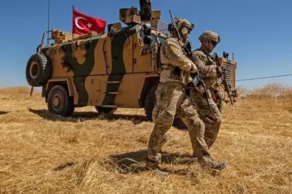 ترکیې په سوریې کې د داعش ډلې د ۱۰ شکمنو غړو له نیولو خبر ورکړی