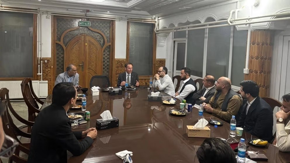 المبعوث البريطاني يشيد بعمل الصحفيين الأفغان في ظل الظروف الصعبة