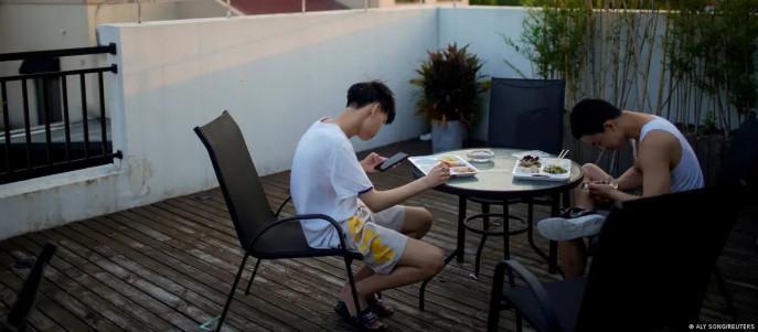 چین برای جلوگیری از اعتیاد نوجوانان به استفاده از اینترنت، محدودیت وضع می‌کند