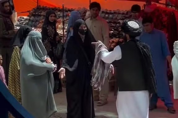 طالبان في هرات: صوت المرأة عورة وتغطية وجهها ضرورية
