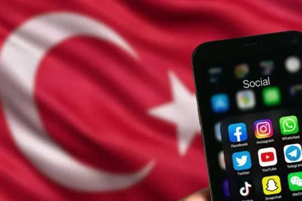 ترکيه له ۱۵ کلونو څخه کم عمره ماشومانو لپاره د ټولنيزو شبکو کارول محدودوي