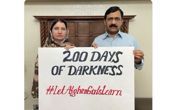 ۲۰۰ روز تاریکی؛والدین ملاله یوسفزی به تداوم تعطیلی مکاتب دخترانه توسط طالبان اعتراض کردند