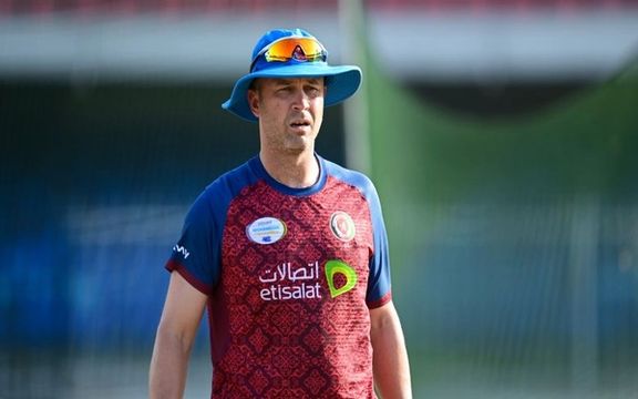 کرکټ بورډ د ملي لویډلې له مشر روزونکي جانتن ټراټ سره قرارداد وغځاوه