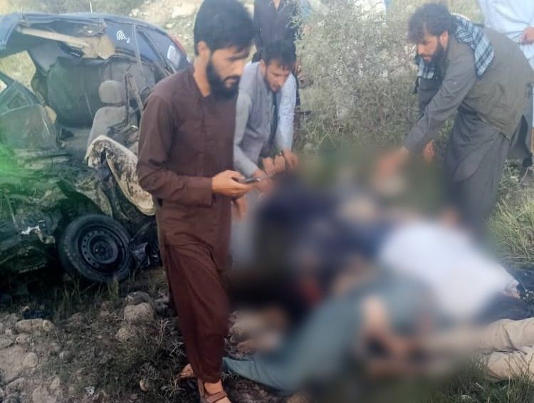 لغمان کې د ترافیکي پېښې له امله ۵ تنه مړه شوي او یو زخمي دی