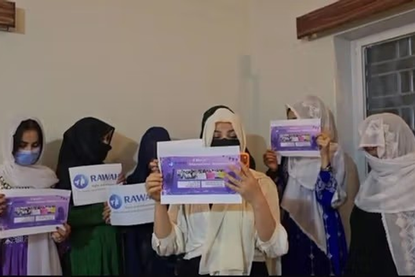 د بشري حقونو بنسټ: پاکستان دې د افغان کډوالو جبري اېستل او خپلسرې نیونې ودروي